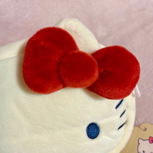Hello Kitty Velour Round Face Pouch Bag - Picture 4 of 11
